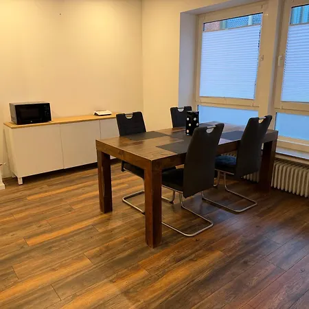 Centrally Located In Appartement *